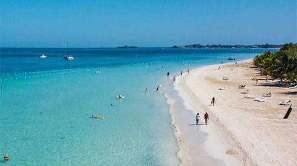 Blog : Check world-famous shores off your bucket list at Seven Mile Beach image