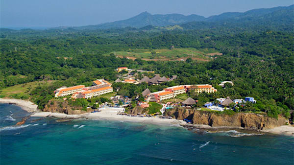 Blog :  Tee off with friends at Grand Palladium Vallarta Resort and Spa image