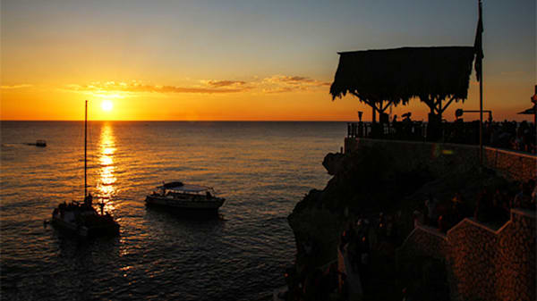 Blog : Watch a world-famous sunset over the Caribbean Sea image