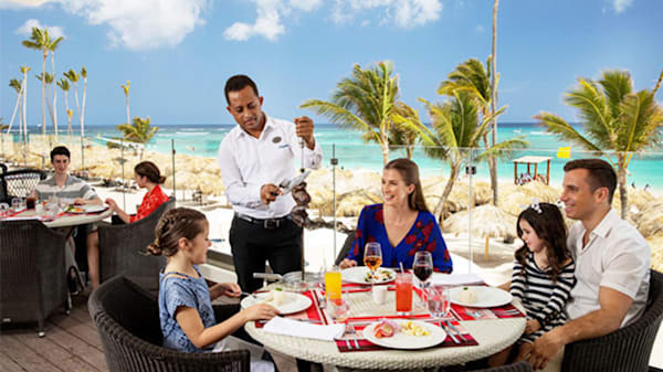 Blog: Open presents over a champagne breakfast at Royalton Bavaro image