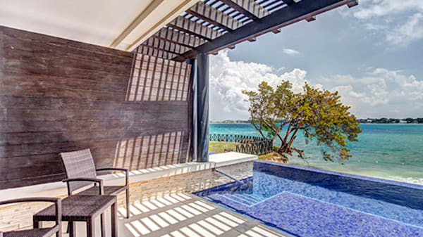 Blog: Soak in the sunset from your swim-out suite at Royalton Negril Resort and Spa image