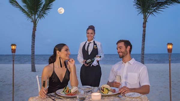 Blog : Romantic dinners on the beach image