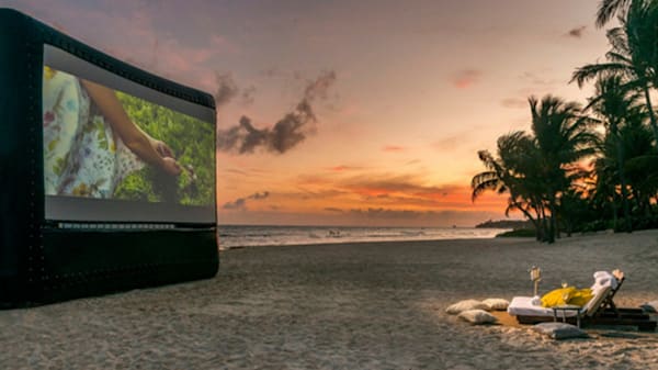 Blog : During a movie on the beach in Riviera Maya image