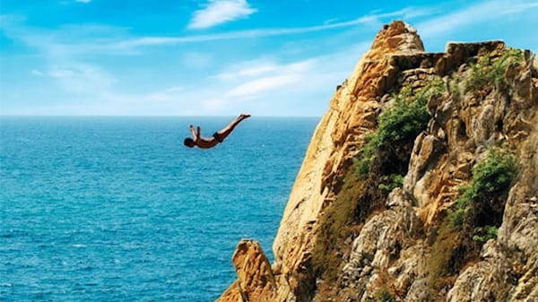 Blog: Watch famous cliff divers in Acapulco image