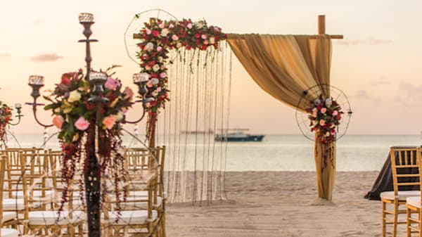 Blog : Exchange your vows by the ocean in Aruba image