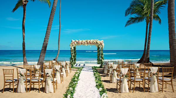 Blog: Celebrate on world-famous shores at Dreams Royal Beach Punta Cana image