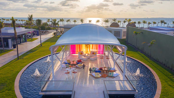 Blog: Host a star-studded ceremony at Planet Hollywood Cancun image
