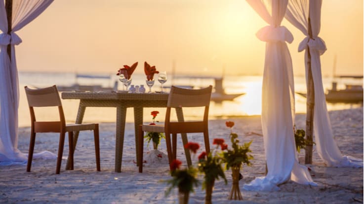 Blog : Enjoy a private dinner on the beach image